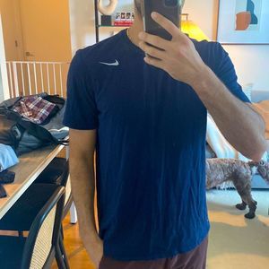 Nike work out shirt size large